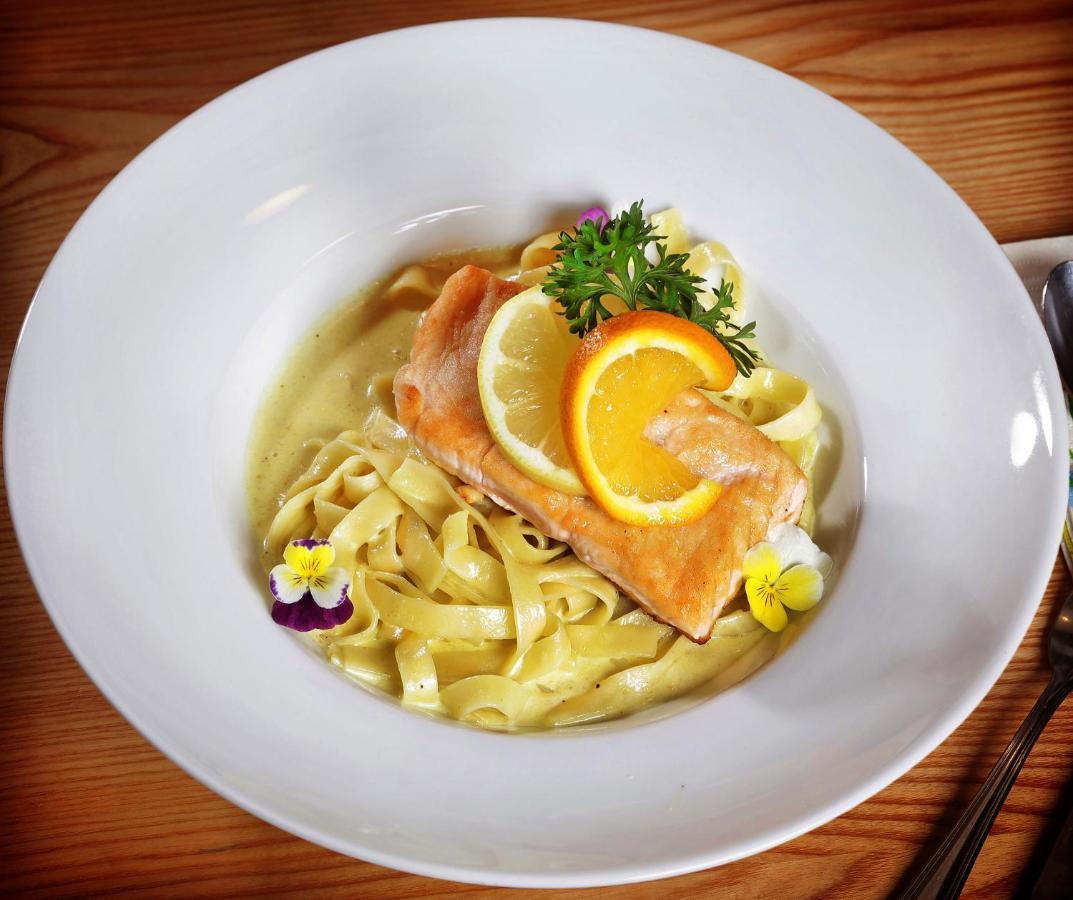 Restaurant-cafe-pension Himmel 3*